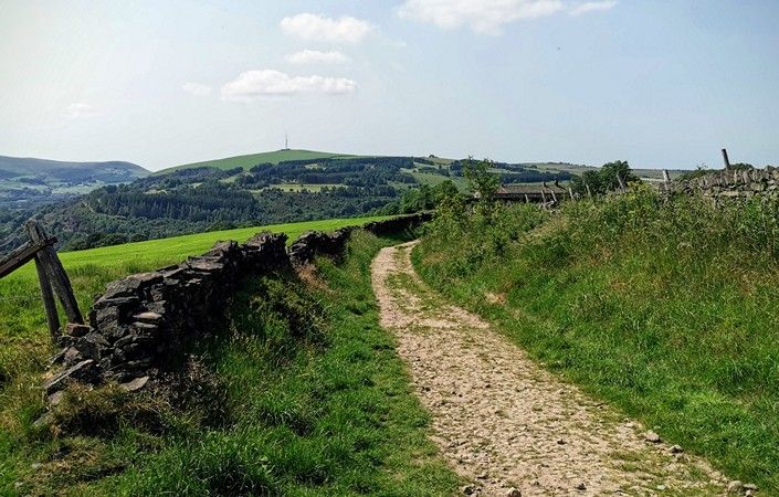 The level track along Harrop Edge